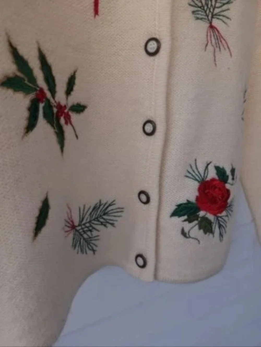 Vintage Susan Bristol 100% Wool Embroidered Holiday Cardigan Roses Holly Cream M